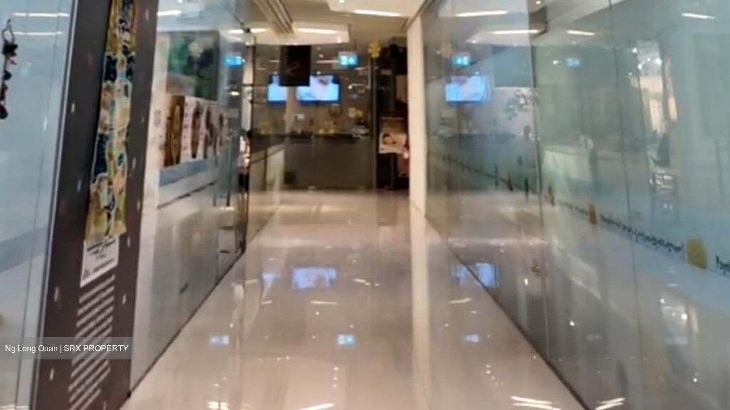 Beach Road (D7), Retail #518862431